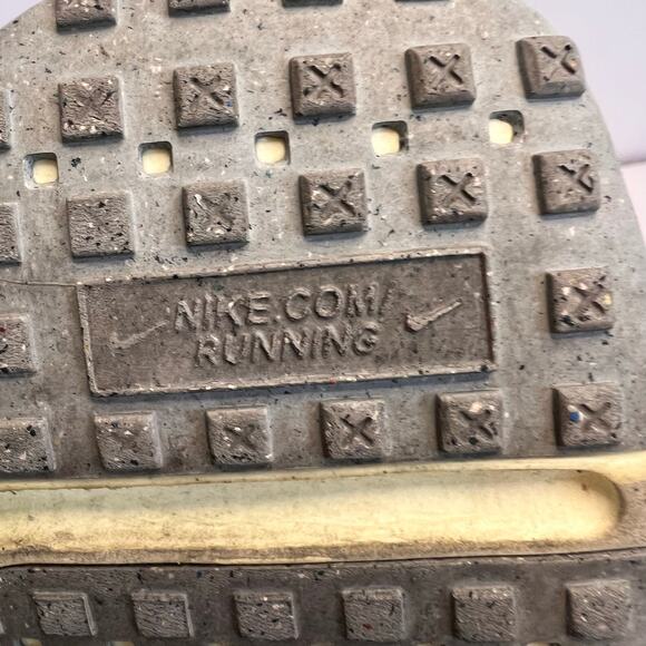 Nike Interact Run sneakers Womens pale green colorway Size 8.5 - Picture 12 of 13